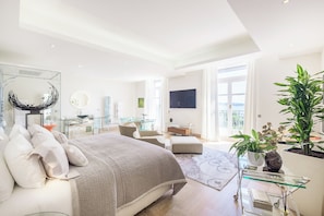 Hypo-allergenic bedding, in-room safe, individually decorated
