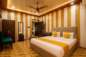 Standard Room - Comfort Stay - Near Lulu Mall (Lucknow)