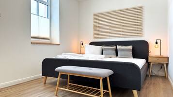 2 bedrooms, desk, travel cot, free WiFi