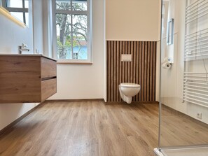 Shower, hair dryer, towels - Harbor master Björn - Spacious living above the rooftops of Sassnitz (Sassnitz)
