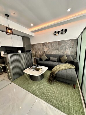 TV - Charming Studio With Private Bedroom (Accra)