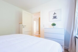 Bureau, fer et planche à repasser, Wi-Fi gratuit, draps fournis