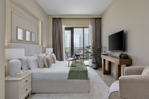 3 bedrooms, in-room safe, iron/ironing board, free WiFi