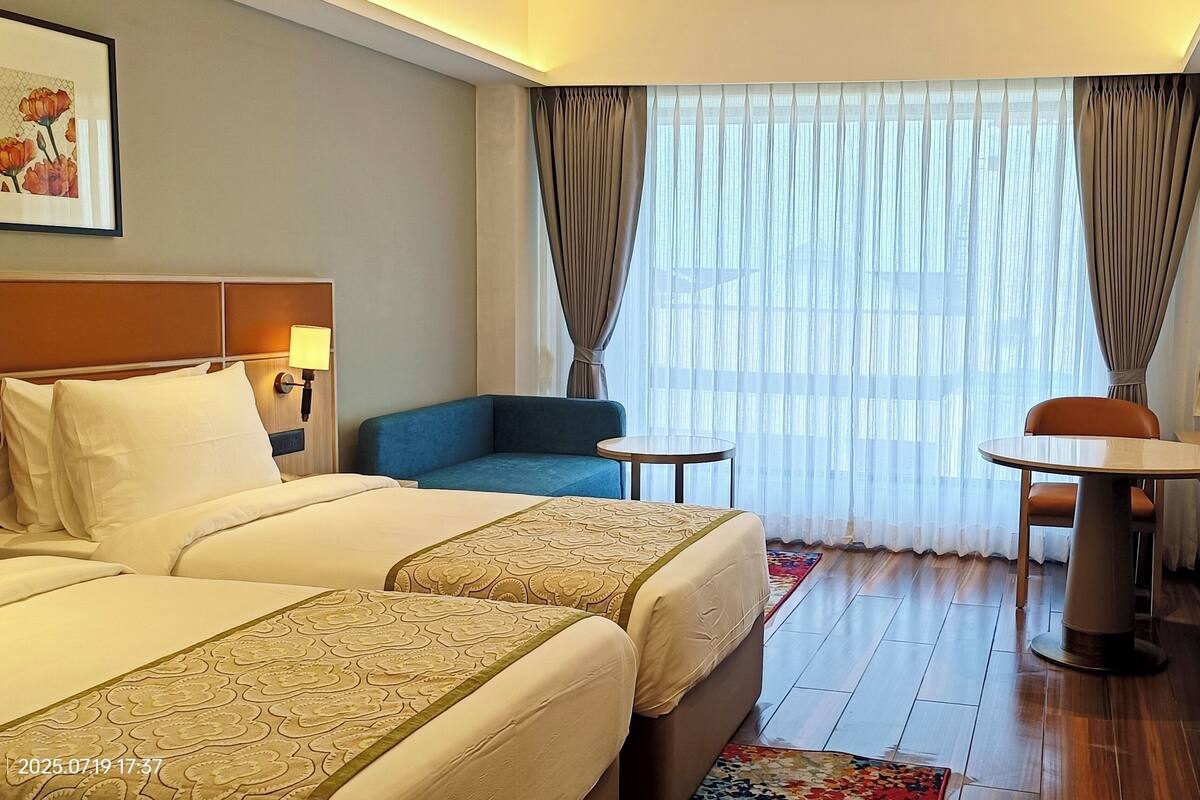 Deluxe Double or Twin Room, City View | Room amenity