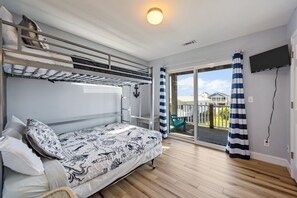 4 bedrooms, desk, iron/ironing board, travel crib