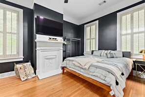 4 bedrooms, desk, iron/ironing board, travel cot