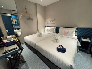 Blackout drapes, iron/ironing board, free WiFi - ARNI HER Ladies Hotel (Bangkok)