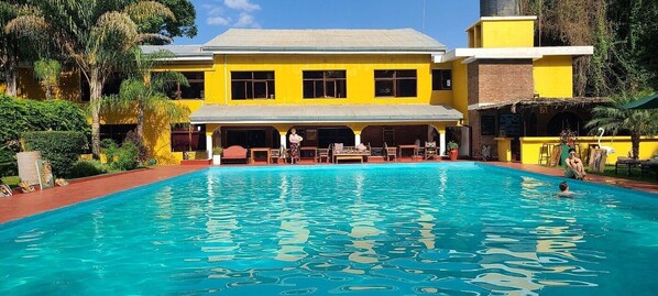 Infinity pool