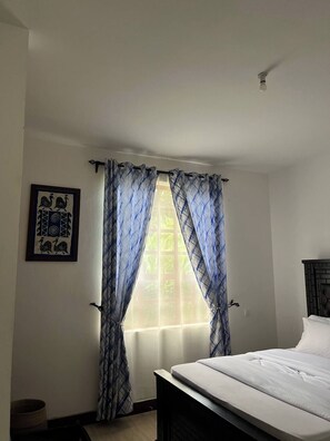 Apartamento clásico, vistas al jardín | Sábanas de algodón egipcio y ropa de cama de alta calidad