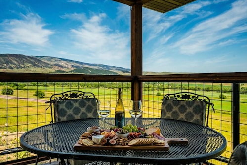 Rachael's Place | Mountain Views, Adventure Base