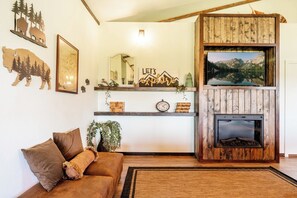 TV, peis og kontorer