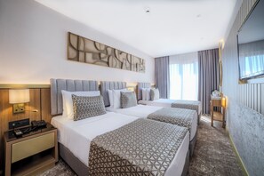 Standard Triple Room | Minibar, desk, free cots/infant beds, free WiFi - Lions Royal (İstanbul)