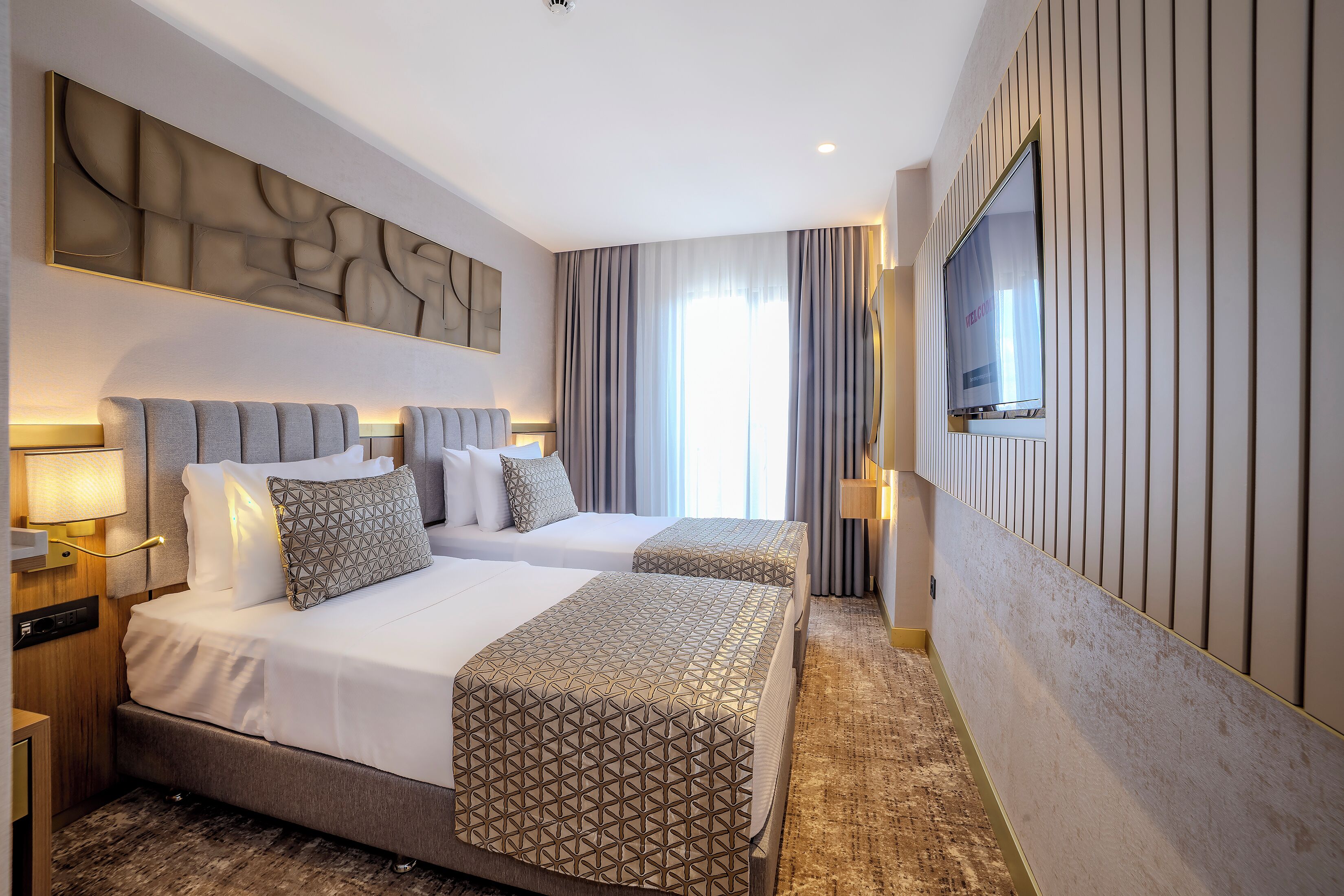 Minibar, bureau, lits bébé (gratuits), Wi-Fi gratuit