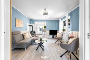 Téléviseur, foyer, table de ping-pong