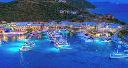 Spacious Island Hideaway Near Trails, Secret Beaches & Diving Spots