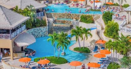 Discover the Beauty of BVI From a Poolside Ocean Retreat Near Marina | 4 Units