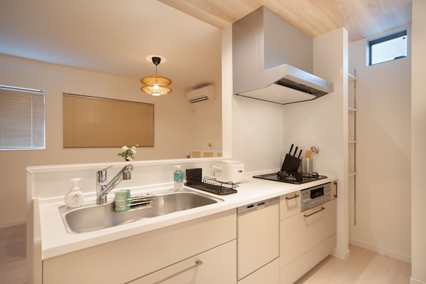 スーペリア ヴィラ 禁煙 バルコニー | 専用キッチン | 冷蔵庫、電子レンジ、コンロ、食器洗い機