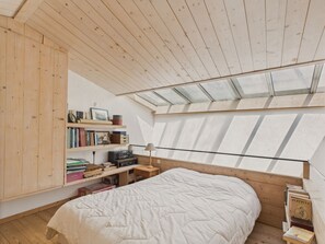 1 bedroom, iron/ironing board, WiFi