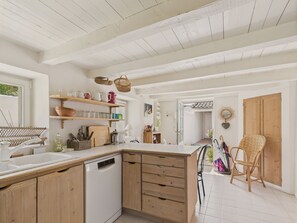 Kühlschrank, Mikrowelle, Ofen, Geschirrspüler