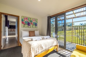 2 bedrooms, iron/ironing board, Internet, bed sheets