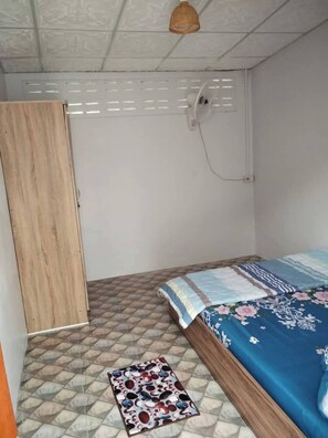 1 bedroom - Economy Double Room With fan Only and External Bathroom Facilities (Rayong)