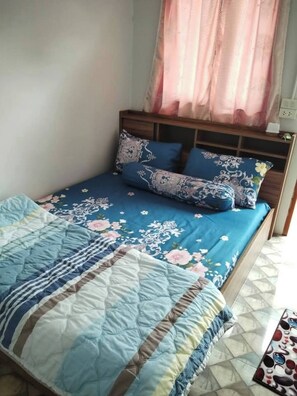 1 bedroom - Economy Double Room With fan Only and External Bathroom Facilities (Rayong)