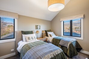 3 camere, una scrivania, ferro/asse da stiro, Wi-Fi gratuito