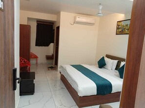 Deluxe Room, City View - Hotel RR Inn (Vadodara)