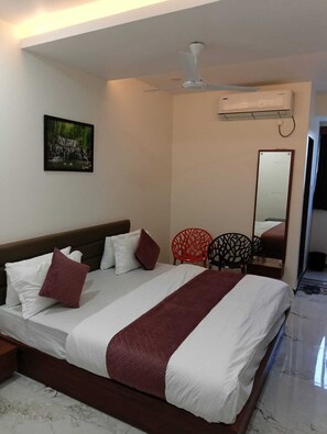 Deluxe Room, City View - Hotel RR Inn (Vadodara)