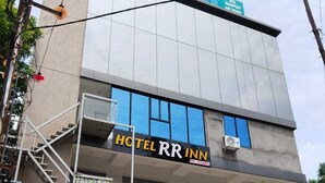 A hotel named "Hotel RR Inn" with a sign indicating "AC Rooms" and a staircase leading to the entrance. - Hotel RR Inn (Vadodara)