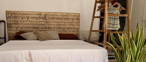 1 bedroom, bed sheets