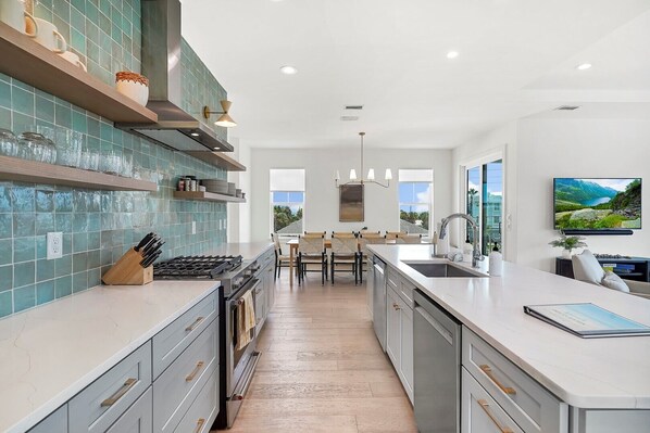 Microwave, oven, dishwasher, coffee/tea maker