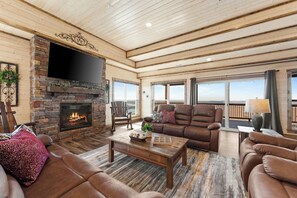 TV, fireplace, video games - Penthouse Condos with Panoramic Lake Views! (Kimberling City)