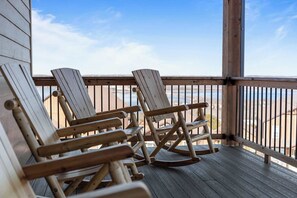 Property grounds - Penthouse Condos with Panoramic Lake Views! (Kimberling City)