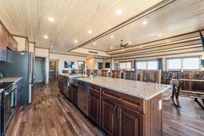 Fridge, microwave, oven, stovetop - Penthouse Condos with Panoramic Lake Views! (Kimberling City)