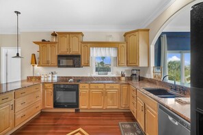 Microwave, dishwasher, coffee/tea maker