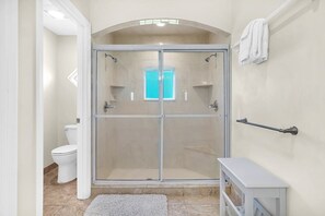 Shower - 2 15th Street - The Bailey House (St. Augustine Beach)