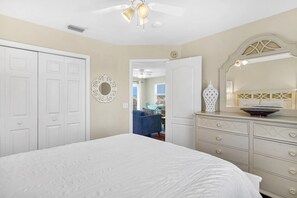 1 bedroom, free WiFi - 2.5 15th Street - The Bailey Bungalow (St. Augustine Beach)