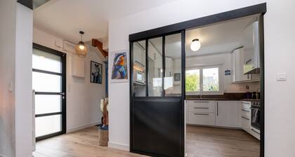 House on Quiberon Peninsula, Beaches and Shops Nearby