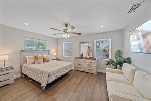 6 bedrooms, desk, iron/ironing board, free WiFi