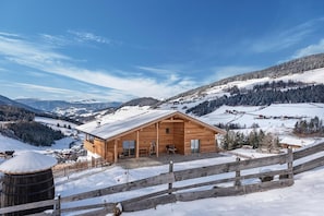 Exterior - Apartment 'Mittermanting' with Mountain View, Private Terrace and Wi-Fi (Villnoss)