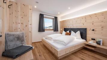 2 Schlafzimmer, Schreibtisch, schallisolierte Zimmer