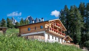 Exterior - Apartment 'Mittermanting' with Mountain View, Private Terrace and Wi-Fi (Villnoss)