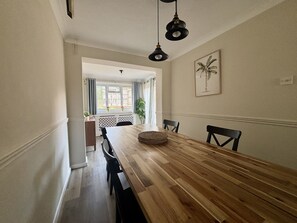 Dining - Spacious 5 bedroom, 2.5 bathroom house in Addlestone (Addlestone)