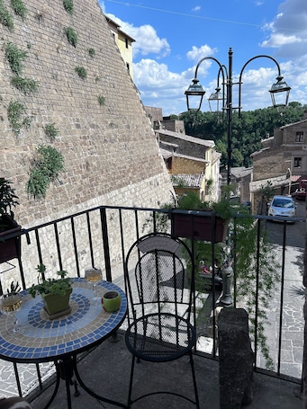 Ristorazione all'aperto. Bomboniera nel borgo con Jacuzzi