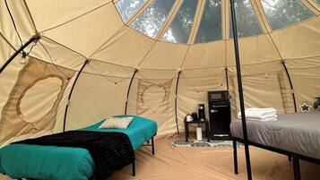 1 habitación, tabla de planchar con plancha, internet y ropa de cama