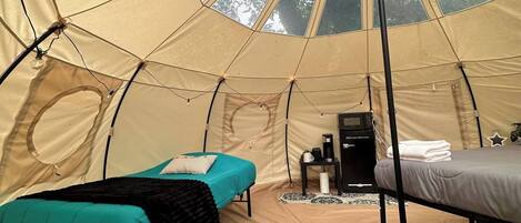 1 bedroom, iron/ironing board, internet, bed sheets