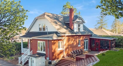 Chalet Alpin | Walk to Lake & Beach | Spa & BBQ