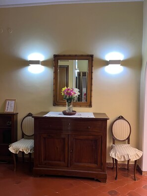 Interior - 10 minutes from St. Peter's, Entire apartment in quiet and peaceful area. (Roma)