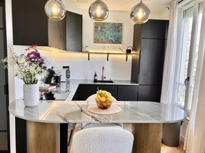 Fridge, microwave, oven, stovetop - The Van Gogh Appart • 3'RER • 11'Paris • 23'Disney (Bry-sur-Marne)